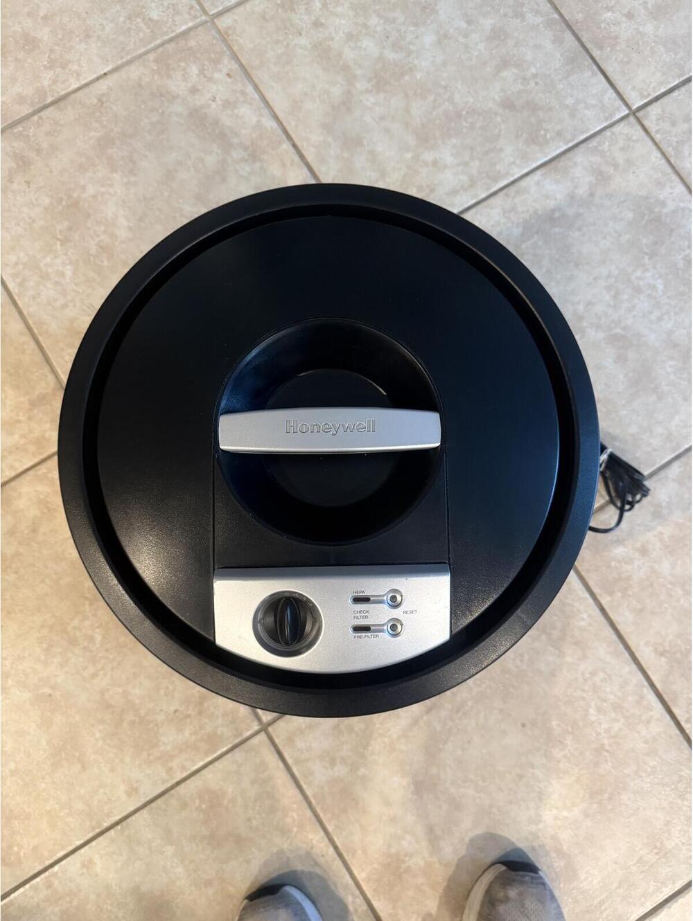 Honeywell Black Air Purifier with Adjustable Settings